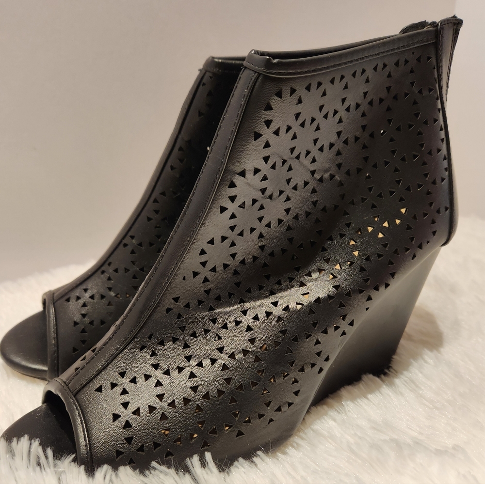 Boot - Picture 4 of 4